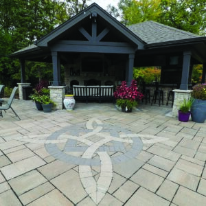 Unilock beacon hill patio with inlay